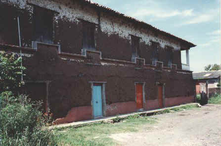 Old Hacienda house Los Limones.jpg (34830 bytes)
